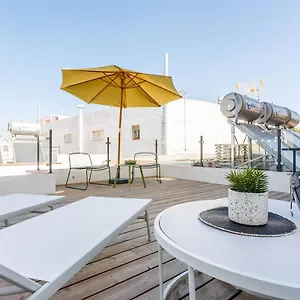 Precioso Atico De Diseno, Gran Terraza De 35 M2 Y De 16 M2 Y Garaje En Pleno Centro Siviglia